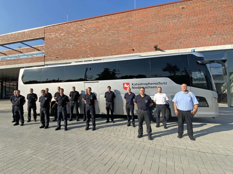 Kontigent mit F&uuml;hrungspersonal nieders&auml;chsischer Berufsfeuerwehren startete von der Feuer- und Rettungswache 1.